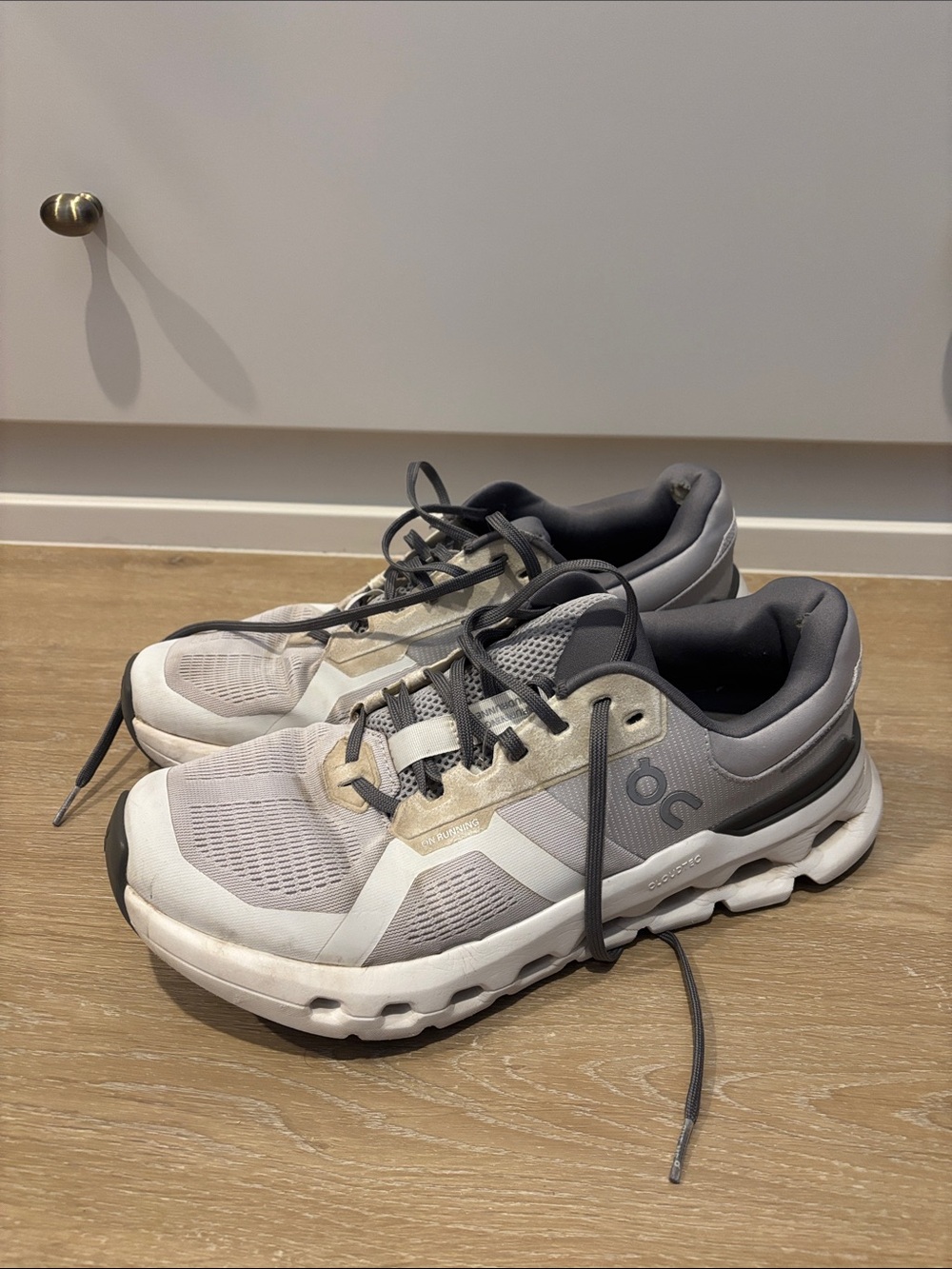 On Cloud Sneakers in Light Gray and White - Cloudrunner 2